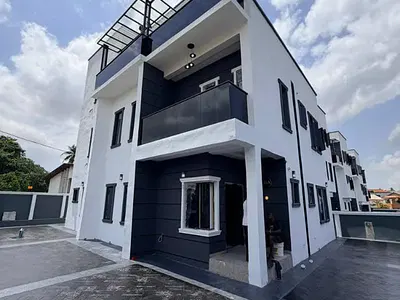 Newly Built 5 Bedroom Triplex with BQ