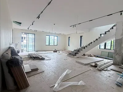 Contemporary 5 Bedroom Maisonette Duplex with 2 BQ