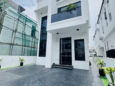 Luxurious 5 Bedroom Detached Duplex with Pool