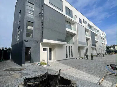 Luxury 4 Bedroom Penthouse Well Detailed and Spacious