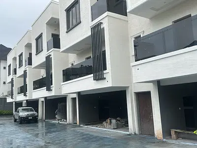 4 Bedrooms Townhouse + BQ