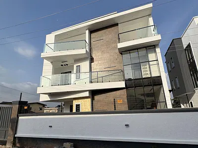 Newly Built Executive 5 Bedroom Fully Detached Duplex All En-Suite