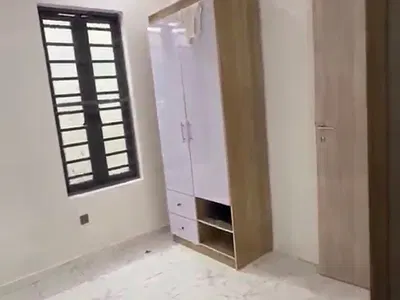 Shared Apartment Upstairs Single Rooms