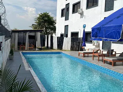 Lovely 2 Bedroom Service Apartment with Swimmingpool