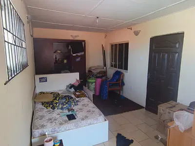 Spacious Room Self Con