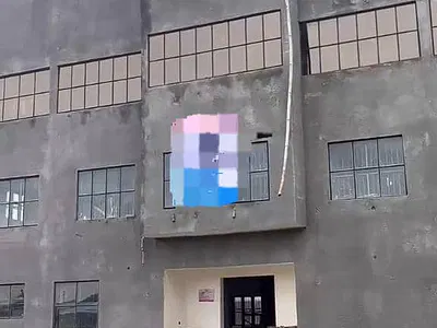 3 Floor Commercial Space