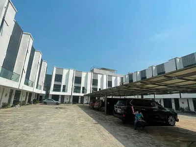 4 Bedroom Terrace House with BQ