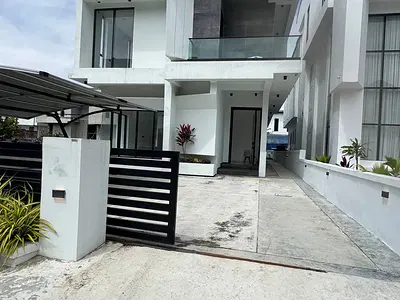 5 Bedroom Fully Detached Duplex with Ample Parking Space