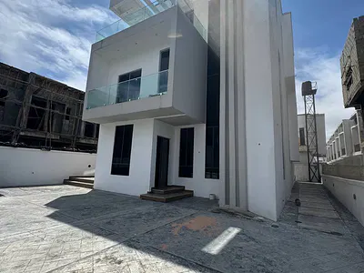 5 Bedroom Fully Detached Duplex with Modern Pop Ceiling