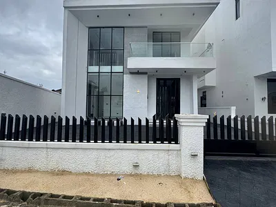 5 Bedroom Fully Detached Duplex with Spacious Living Room