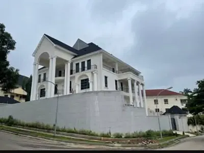 Ultra Luxury 10 Bedroom Mansion