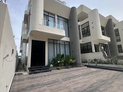 5 Bedrooms Detached Duplex