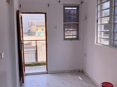 Beautiful Room Self Contain Upstairs with Water Heater