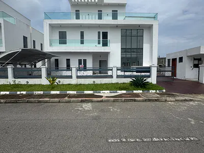 Direct Brief: 5bedroom Home