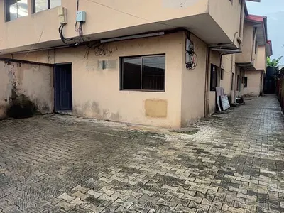 Spacious Old 5 Bedroom Semi Detached Duplex