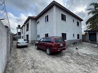 Massive 3 Bedroom Flat Upstairs