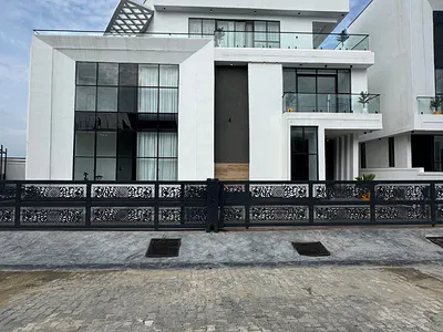 A Rare Gem in Chevron Astonishing 5 Bedroom House