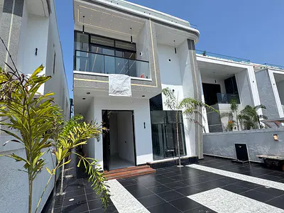 Beautiful Five (5) Bedroom Detached Duplex