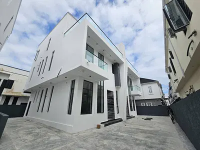 6 Bedroom Semi Detached