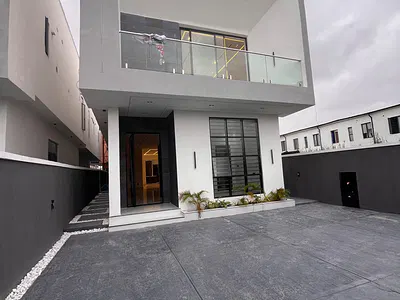 Newly Built 5 Bedroom with a Swimming Pool