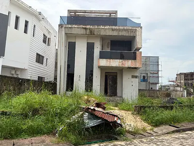 Big Fully Detached House Within a Gated Estate