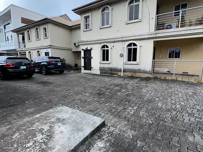 Specious and Newly Renovated 3bedroom Apartment with a Room BQ