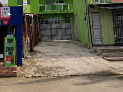 Very Suitable for Bank. 4 Units of 3bedroom Flat for Commercial Purpos