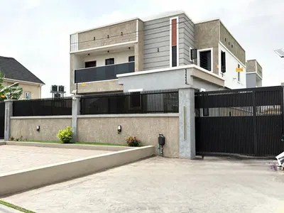 4 Bedrooms Fully Detached Duplex with a Room BQ