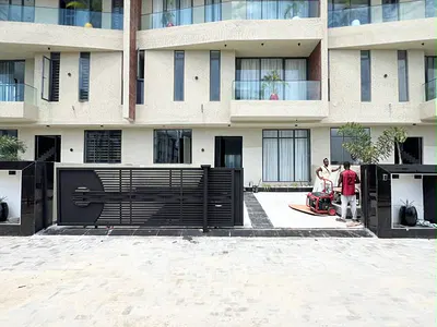 5 Bedroom Terrace Town House