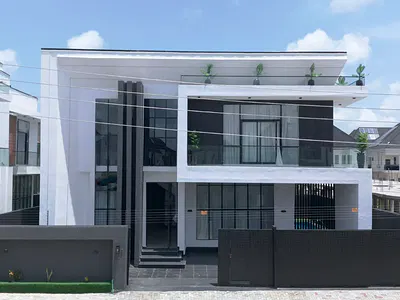 : Exquisite Luxury Spacious 5-Bedroom Fully Detached Duplex
