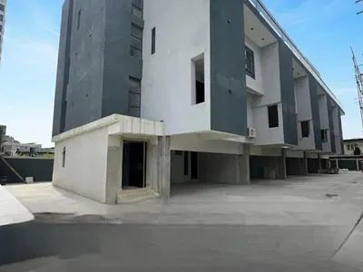 Beautiful 4 Bedroom Terrace Duplex with a Pool and Gym