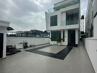 A Nice 5 Bedroom Fully Detached Duplex