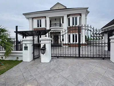 Victorian Five (5) Bedroom Detached Duplex