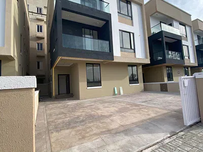 Beautiful Five (5) Bedroom Detached Duplex
