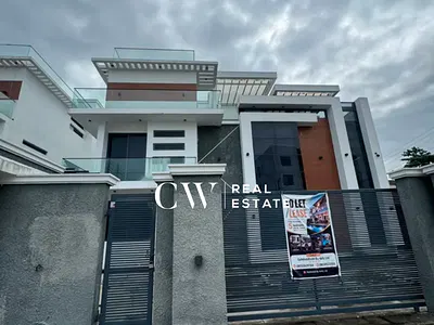5 Bedroom Detached House with BQ