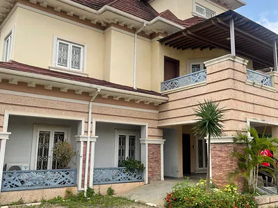 10 Units Estate
