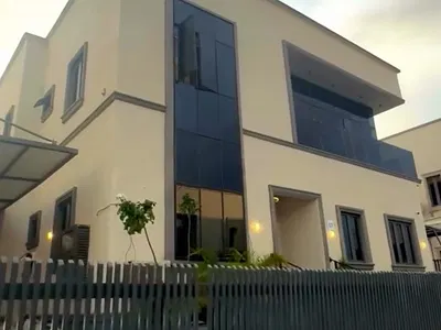 5 Bedroom with BQ