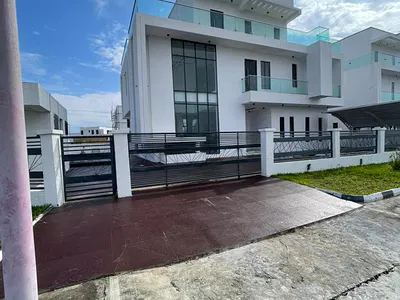 Luxury 5 Bedroom Fully Detached Duplex with Excellent Facility