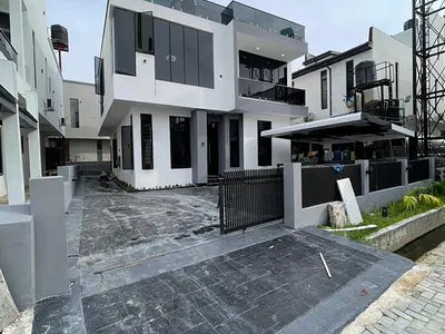Luxury 5 Bedroom Fully Detached Duplex with Excellent Facility