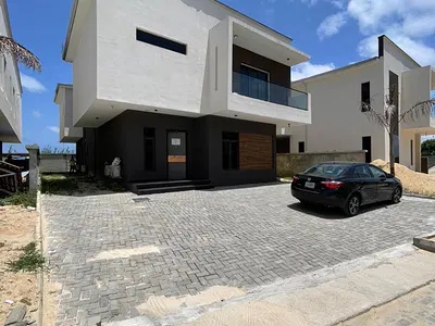 Luxury 5 Bedroom Fully Detached Duplex with Excellent Facility