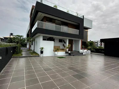 Luxury 5 Bedroom Fully Detached Duplex with Excellent Facility