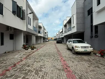 Beautiful 4 Bedroom Semi Detached with BQ