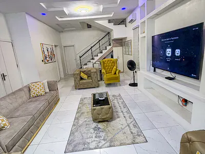 Spacious 5 Bedroom Duplex