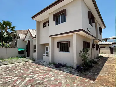 Well Renovated 4 Bedroom Semi Detached Duplex+bq