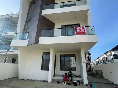 5 Bedroom Fully Detached Duplex