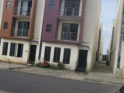 *massive Luxurious 4 Bedroom Terrace Duplex with BQ