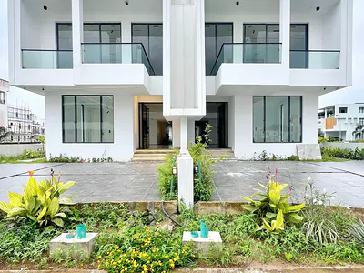 Five Bedroom Duplex with Swimming Pool, Open Rooftop