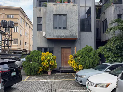 Spacious 4 Bedroom Terrace Duplex with a BQ