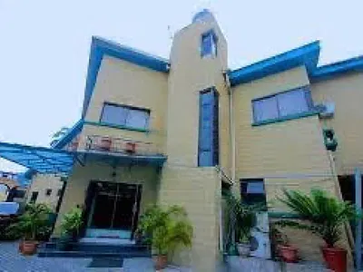 4 Bedroom with Pool