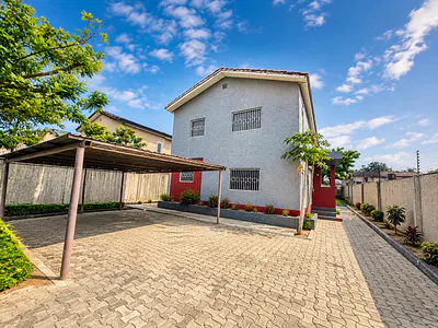 Specious 4 Bedroom Fully Detached Duplex with 3 BQ + Green Area